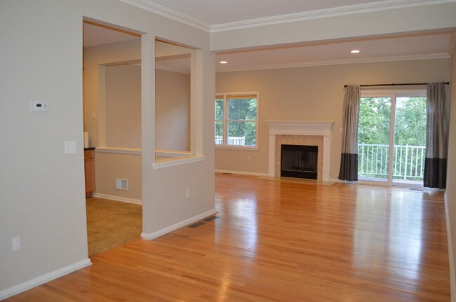 Building Photo - 51 Autumn Ridge Rd