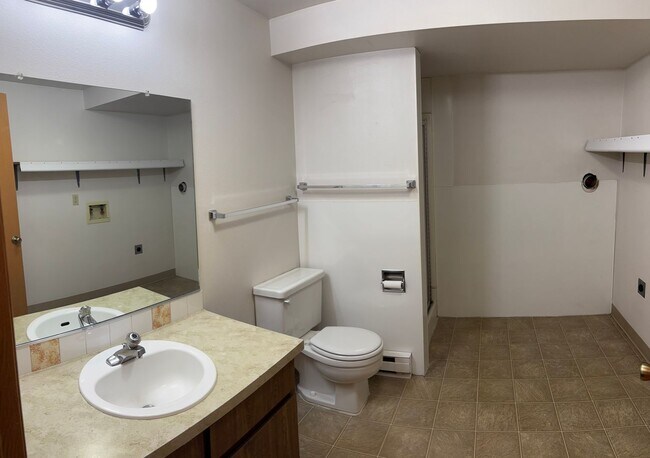 Building Photo - 1347