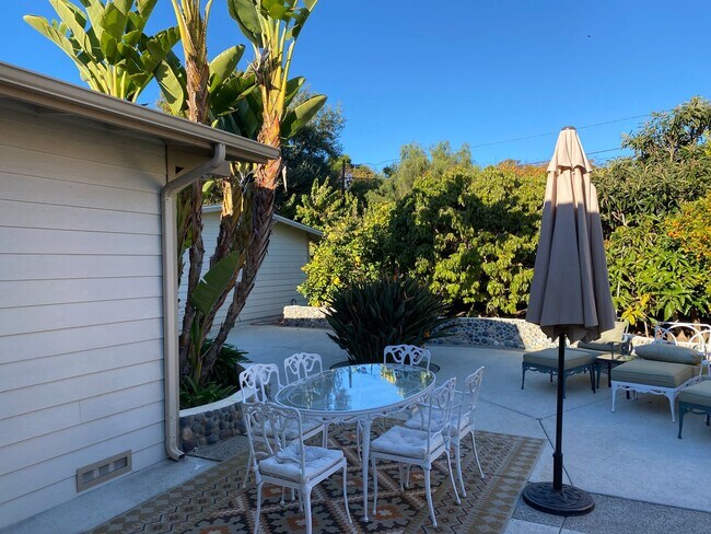 Building Photo - FLEXIBLE FULLY FURNISHED Point Loma Home! AC! All Utilities Included!