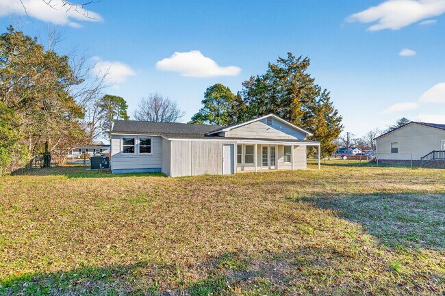 Building Photo - Spacious 5-Bedroom Retreat with 2.5 Baths in Saint Pauls – Your Dream Home Awaits!