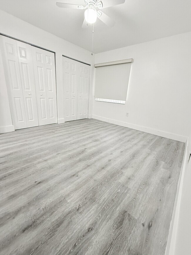 Building Photo - 145 SW 30th Ct