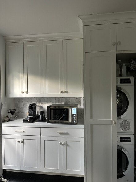 Laundry - 4305 Chase Ave