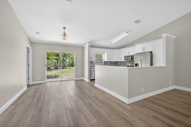 Building Photo - 16971 Mayfair Dr E