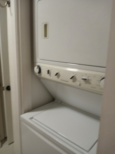 Building Photo - 10075 Westpark Dr