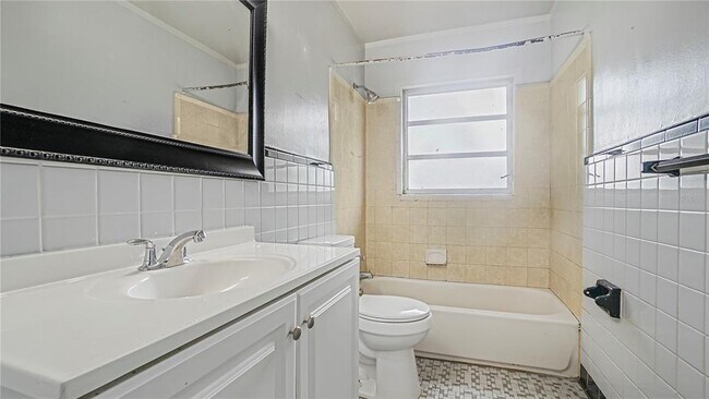 Building Photo - 5518 Riviera Dr