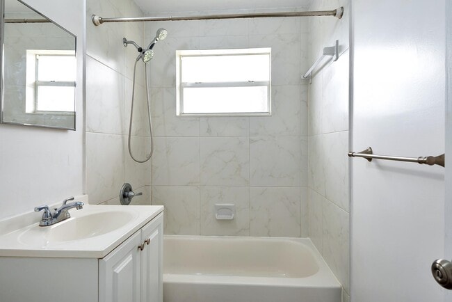 Building Photo - 4882 Jefferson Rd