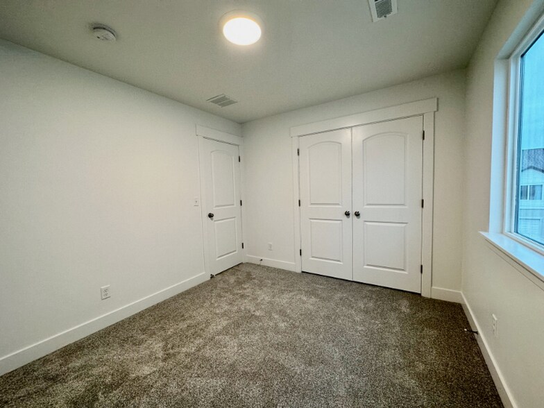 Building Photo - 4558 W Watchmen Wy