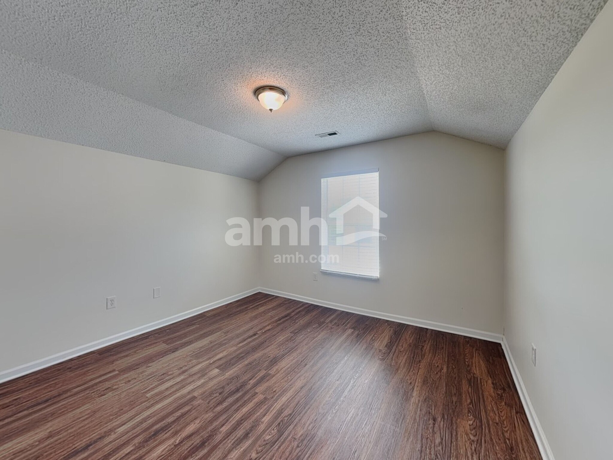 Building Photo - 8935 Hedge Maple Rd
