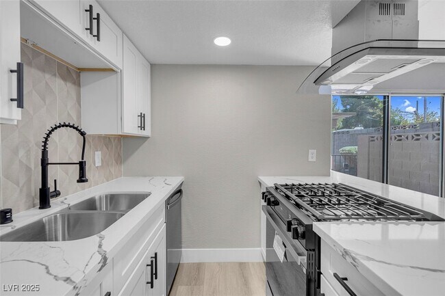 Building Photo - 456 Sellers Pl