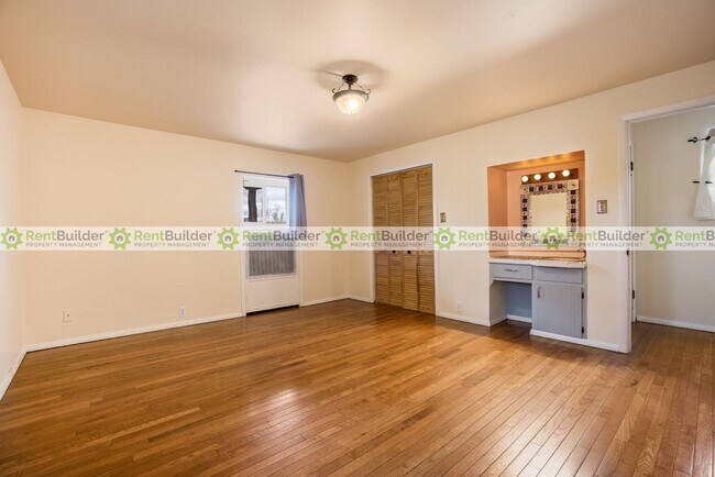 Building Photo - 1301 Alvarado Dr NE