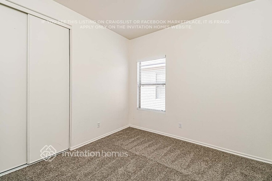 Building Photo - 934 E Silversmith Trail