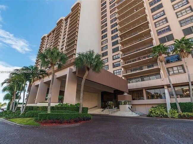 Building Photo - 1800 NE 114th St