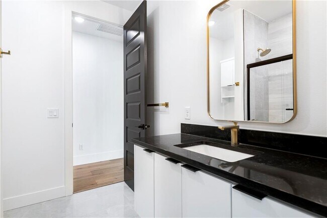 Building Photo - 4413 S 88th St
