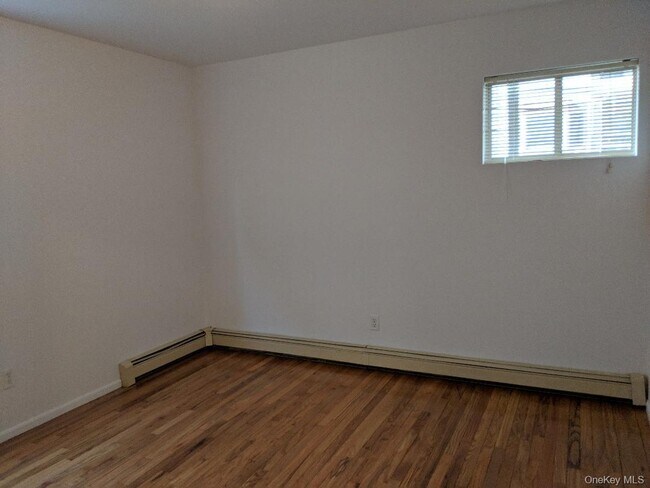 Building Photo - 649 E Beech St