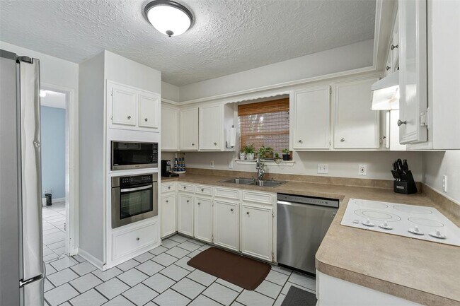 Building Photo - 5614 Bough Ct