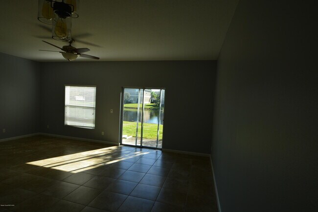 Building Photo - 2765 Revolution St