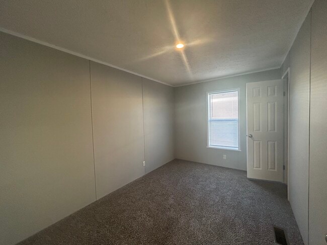 Building Photo - 479 Montana