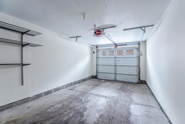 Building Photo - 120 W Oakbrook Dr