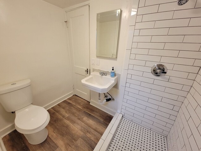 Building Photo - One Bedroom - Garfield District - Classic ...