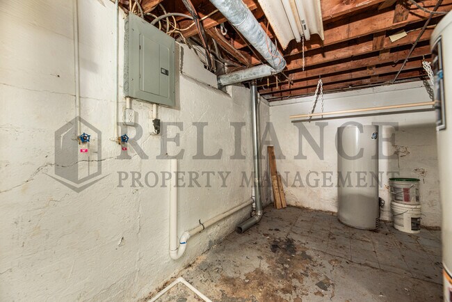 Building Photo - 1017 N Pershing St