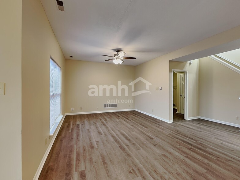 Building Photo - 1131 Clark Dr