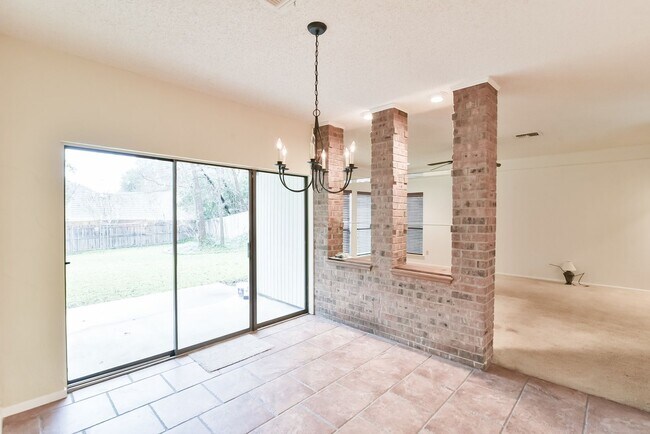 Building Photo - Luxury Living on Lake Arlington