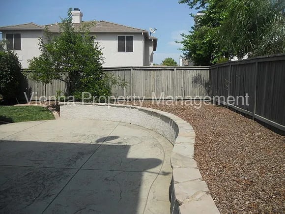 Building Photo - 6768 Maple Creek Dr