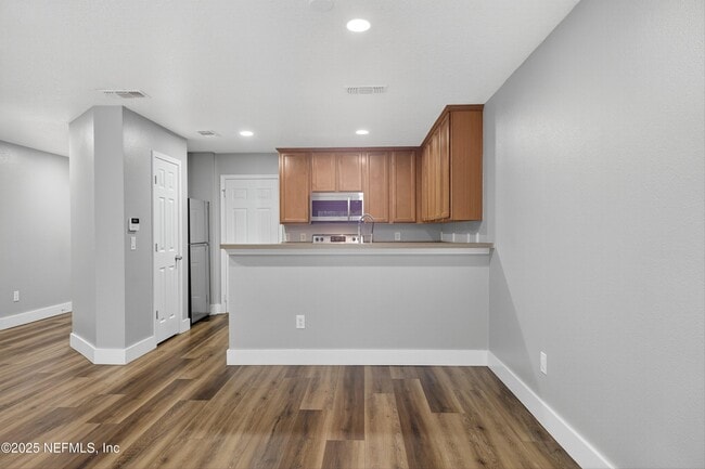 Building Photo - 834 Black Cherry Dr S