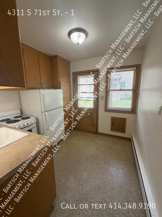Building Photo - 4311 S 71st St