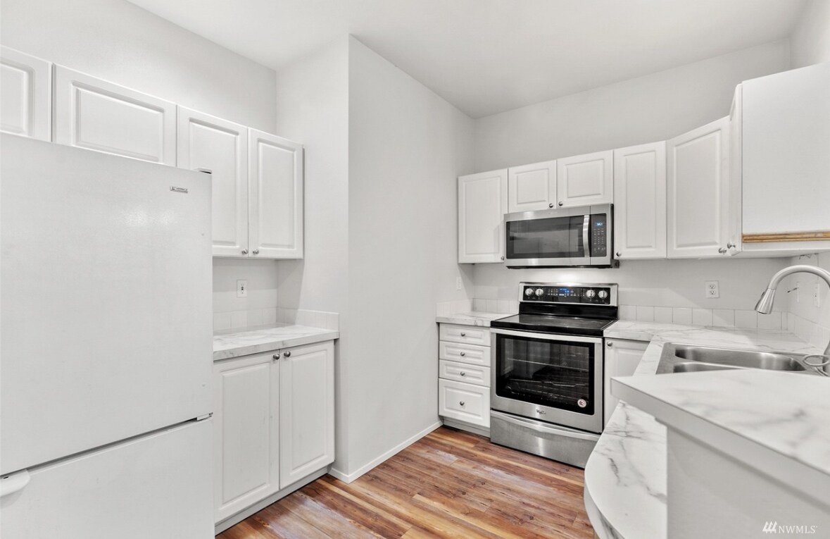 Building Photo - 12712 Admiralty Way
