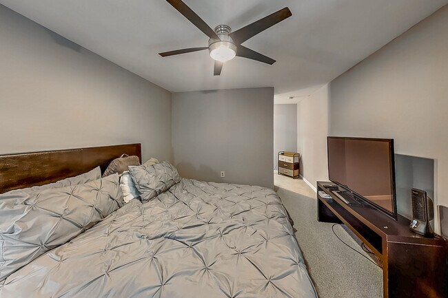 Building Photo - 3104 Pine Heights Dr NE