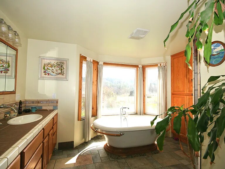 Building Photo - 734 Powell Creek Rd