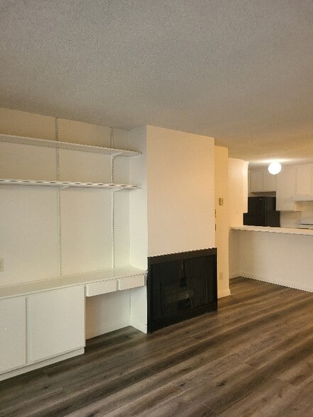 Building Photo - 160 S El Molino Ave