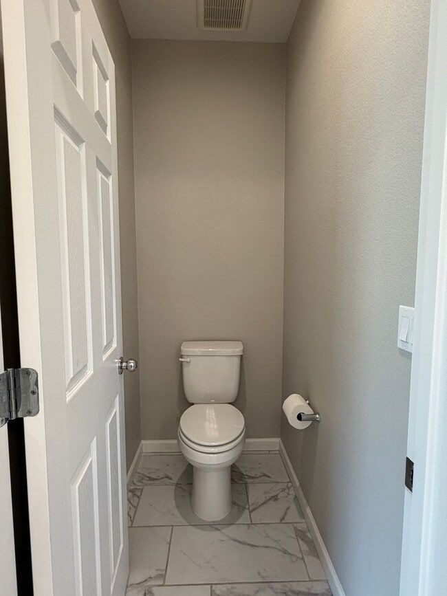 Building Photo - 700 Apricot Cir