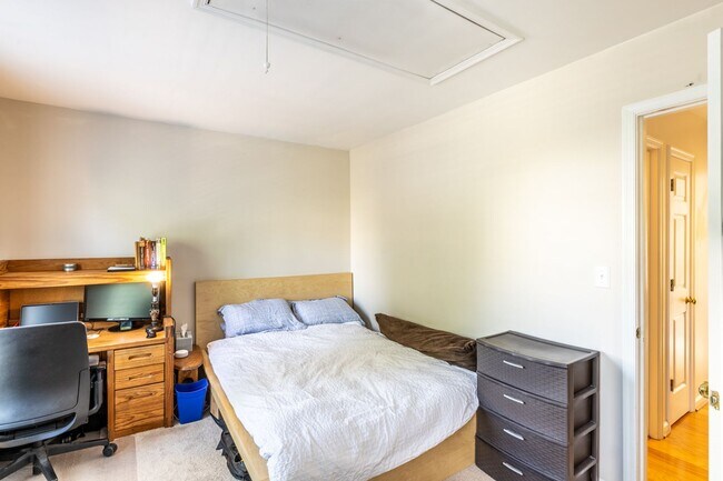 Building Photo - 1463 Glenside Green - River Run Townhome!