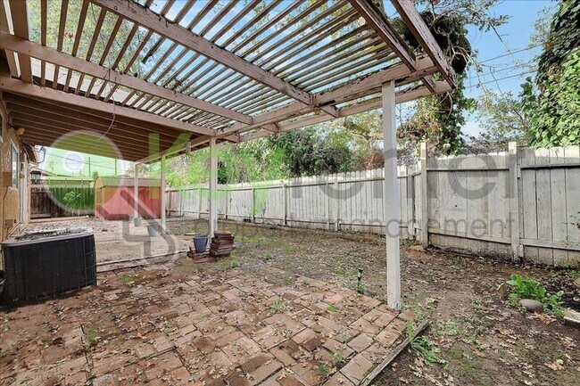 Building Photo - 3237 Irvindale Way