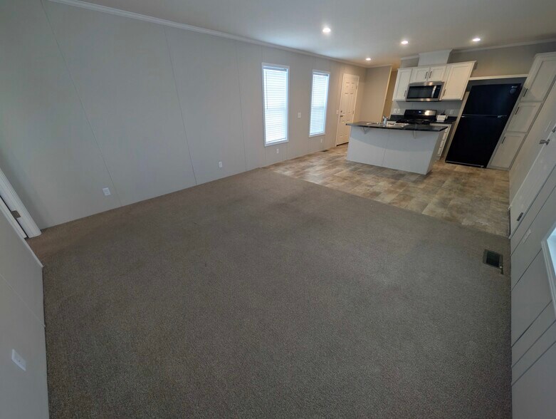 Building Photo - 15868 Marentette Dr