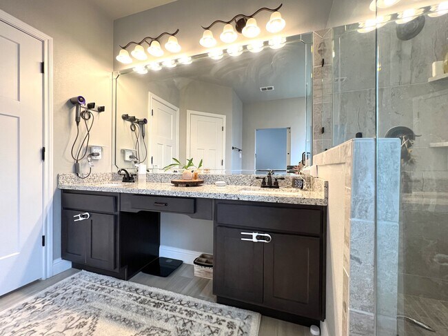 Building Photo - 14 Cornwall Dr