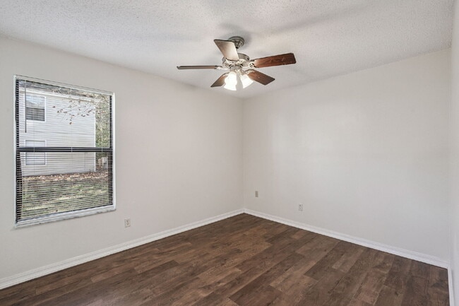 Building Photo - Spacious 3-Bedroom, 2-Bath Oasis in the Heart of Kissimmee!