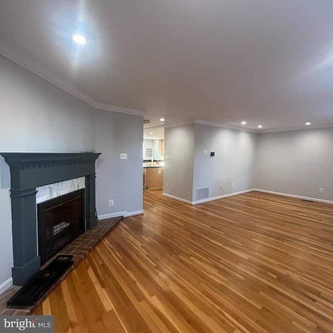Building Photo - 315 N Maple Ave