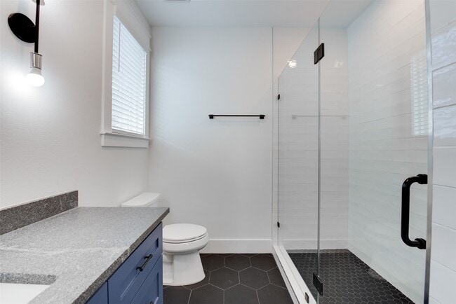 Building Photo - 425 W 21st St