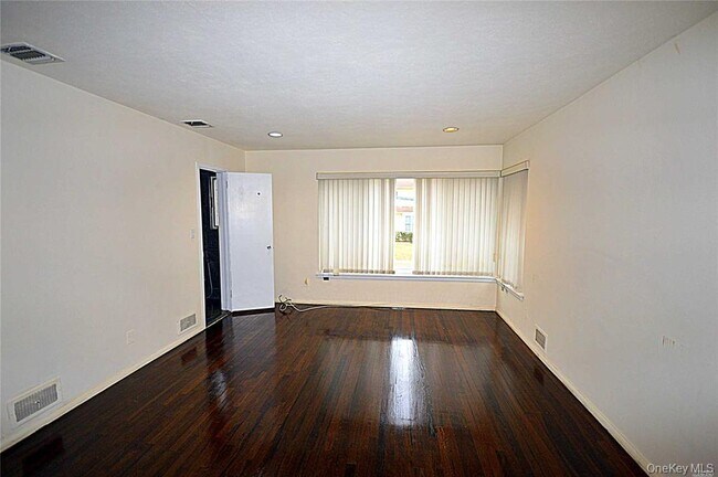 Building Photo - 5 Gilbert Rd