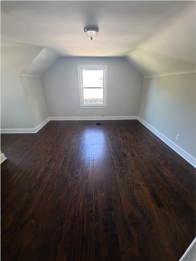 Building Photo - 141 Brown Ave