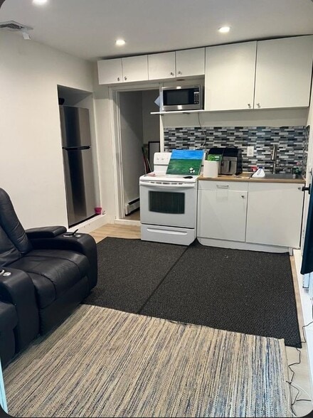 Building Photo - 19 Shamrock Ln