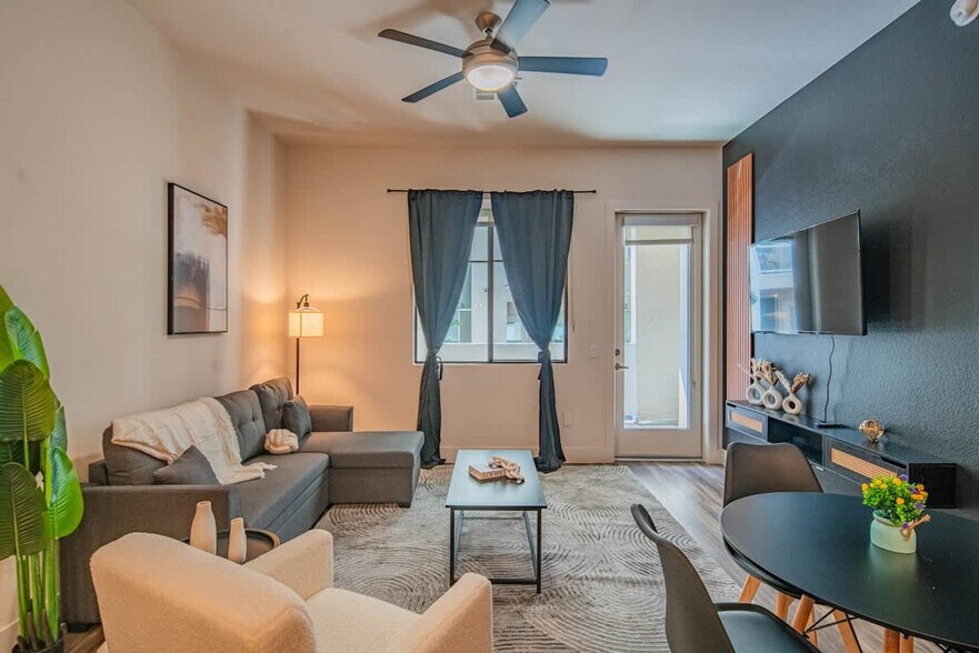 Building Photo - 15501 N Dial Blvd