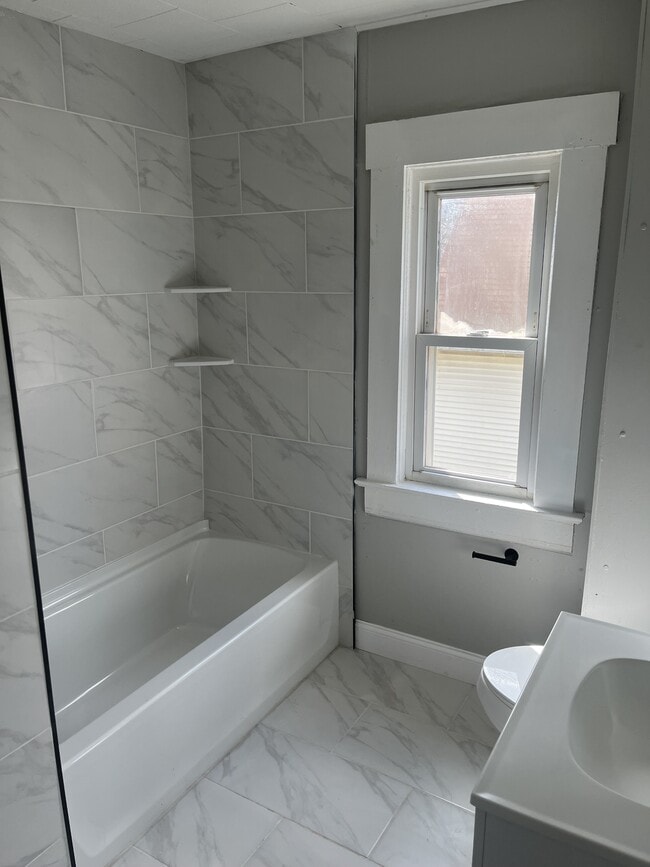 Building Photo - 1667 Warder St