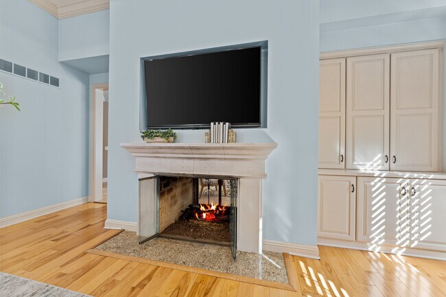 Building Photo - 12932 Sunset Bluff Ct