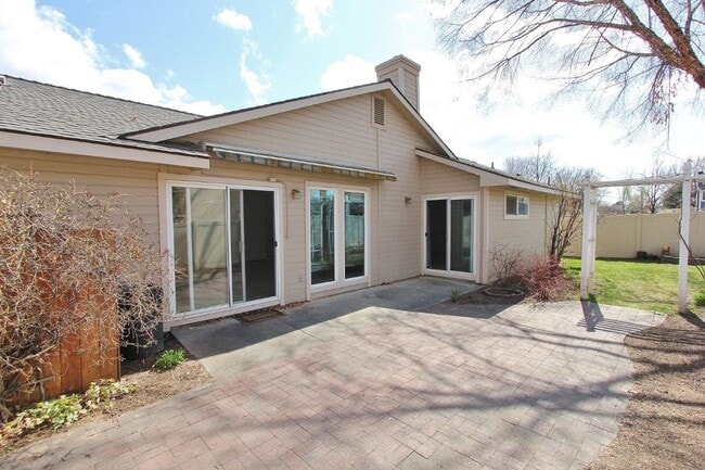 Building Photo - Single-Level Townhome Nestled in SE Boise