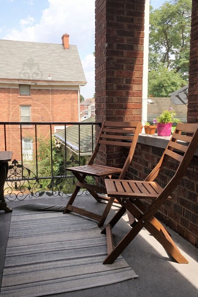Building Photo - Avail Avail Aug 1st: A GEM in Dormont!  Spacious 3BR Twin Home, Parking, Charm, Walkability, Outd...