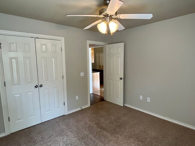 Building Photo - Wonderful 4 bed, 2 bath 3 car in Falcon Ri...